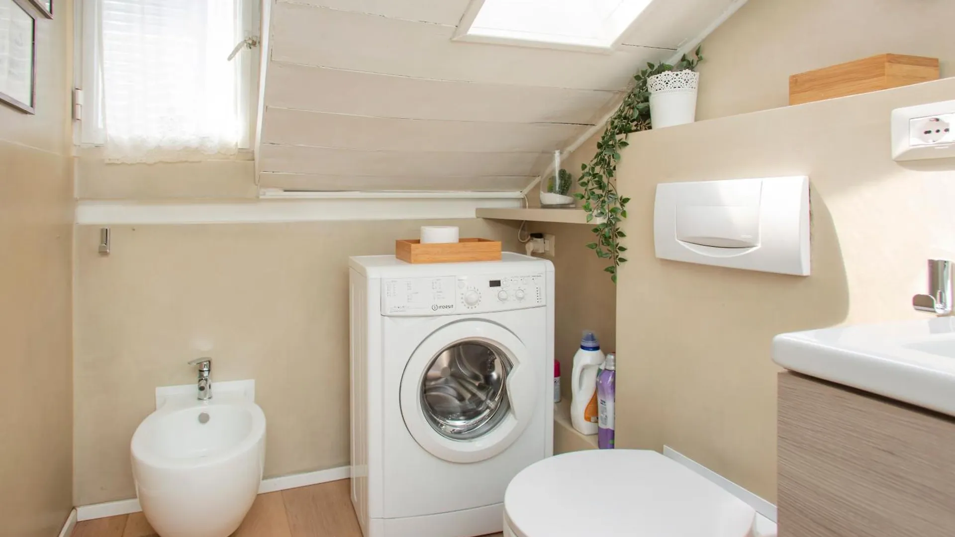 Ferienwohnung Sarpi Roof Mailand Italien